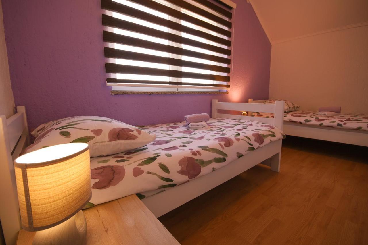 Apartments Sweet Home โอโทชาส ภายนอก รูปภาพ