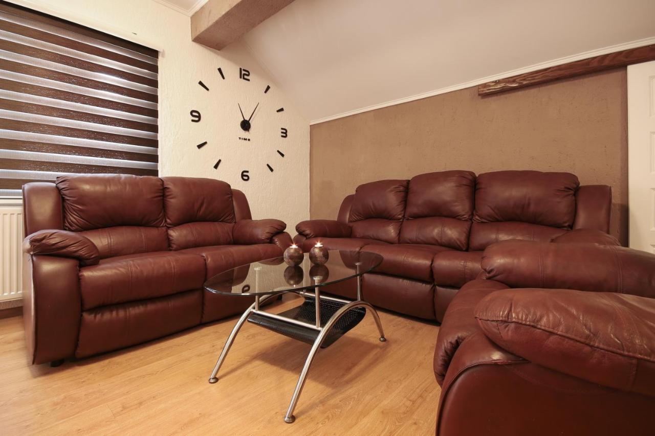 Apartments Sweet Home โอโทชาส ภายนอก รูปภาพ