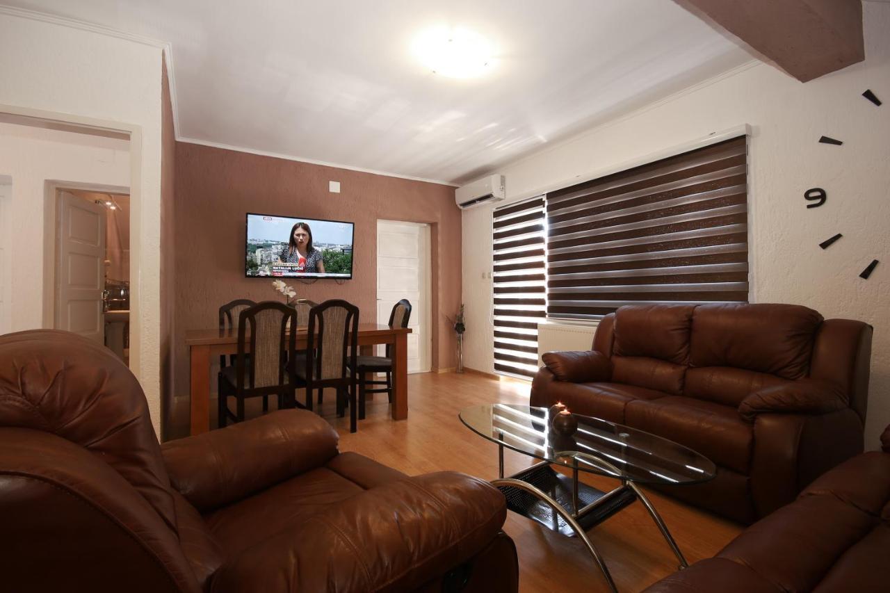 Apartments Sweet Home โอโทชาส ภายนอก รูปภาพ