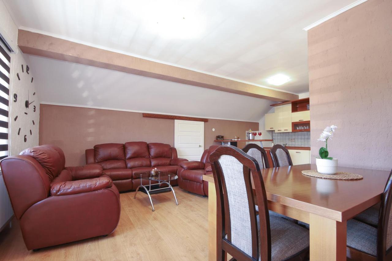 Apartments Sweet Home โอโทชาส ภายนอก รูปภาพ