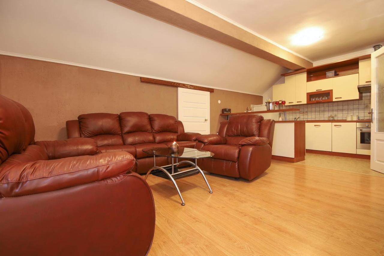 Apartments Sweet Home โอโทชาส ภายนอก รูปภาพ