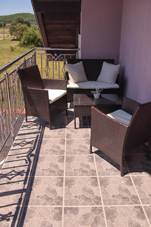 Apartments Sweet Home โอโทชาส ภายนอก รูปภาพ