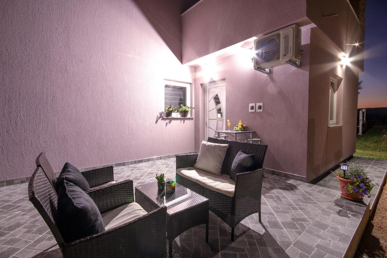 Apartments Sweet Home โอโทชาส ภายนอก รูปภาพ