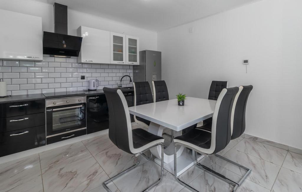 Apartments Sweet Home โอโทชาส ภายนอก รูปภาพ