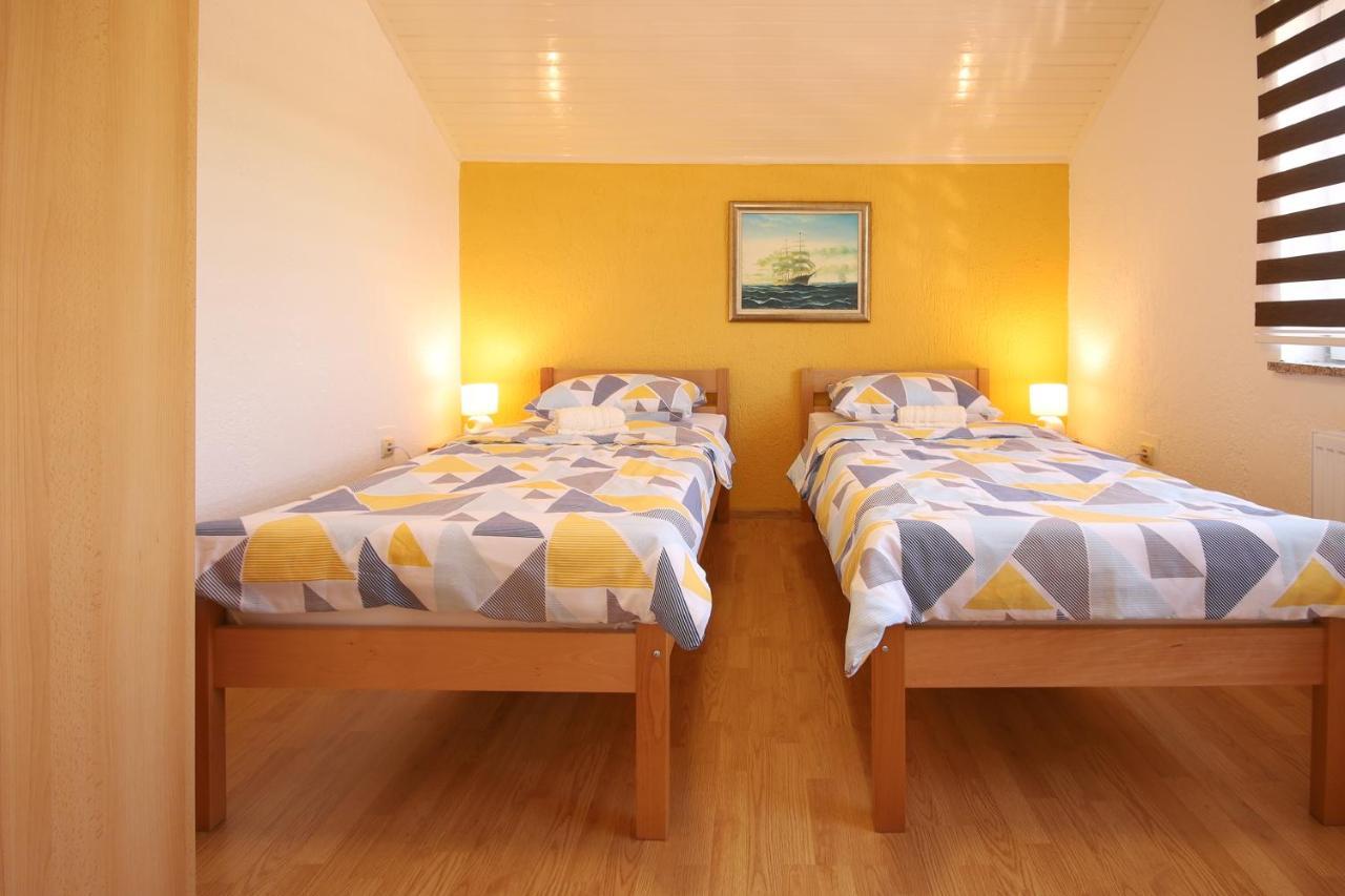 Apartments Sweet Home โอโทชาส ภายนอก รูปภาพ