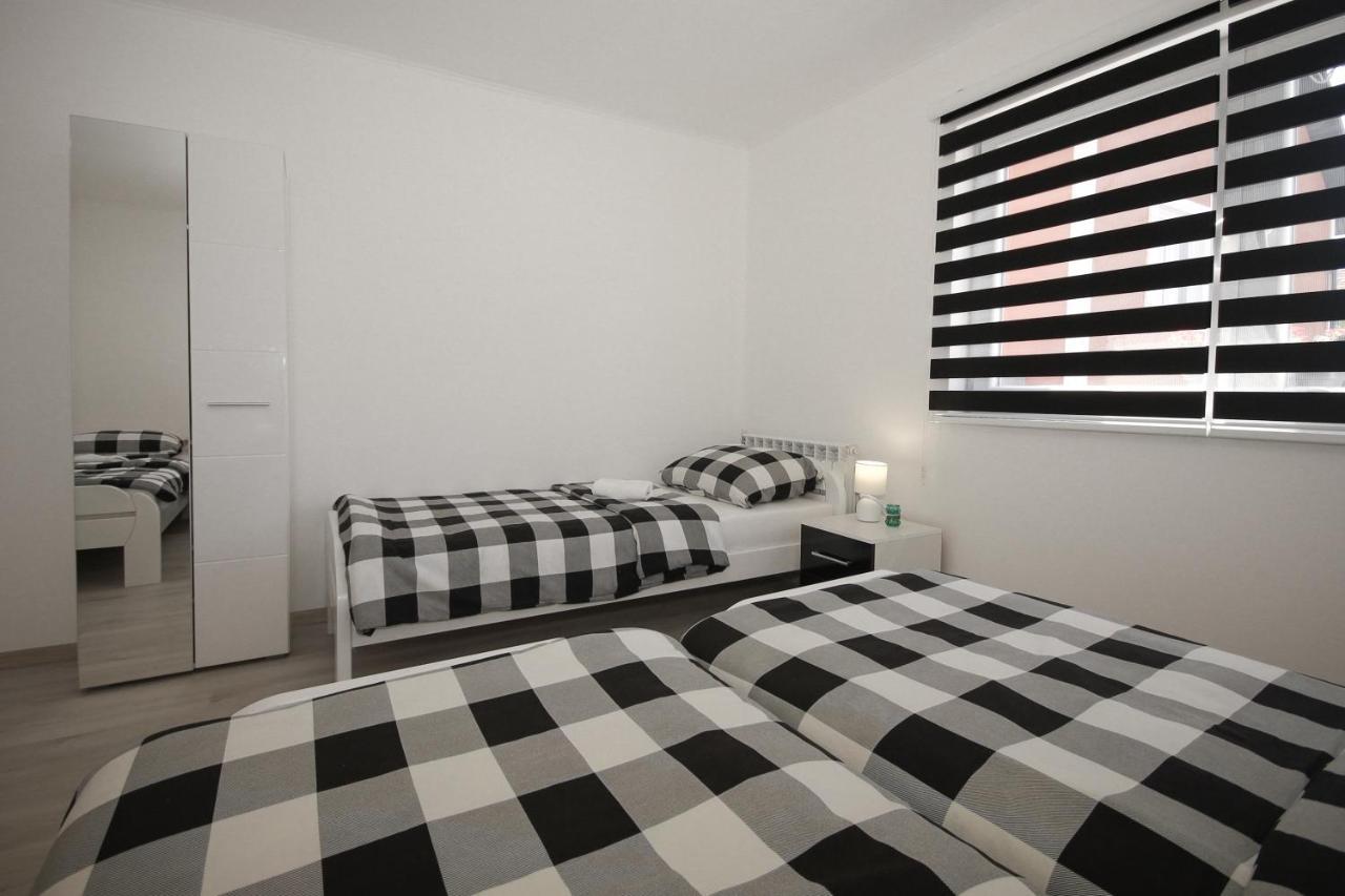 Apartments Sweet Home โอโทชาส ภายนอก รูปภาพ