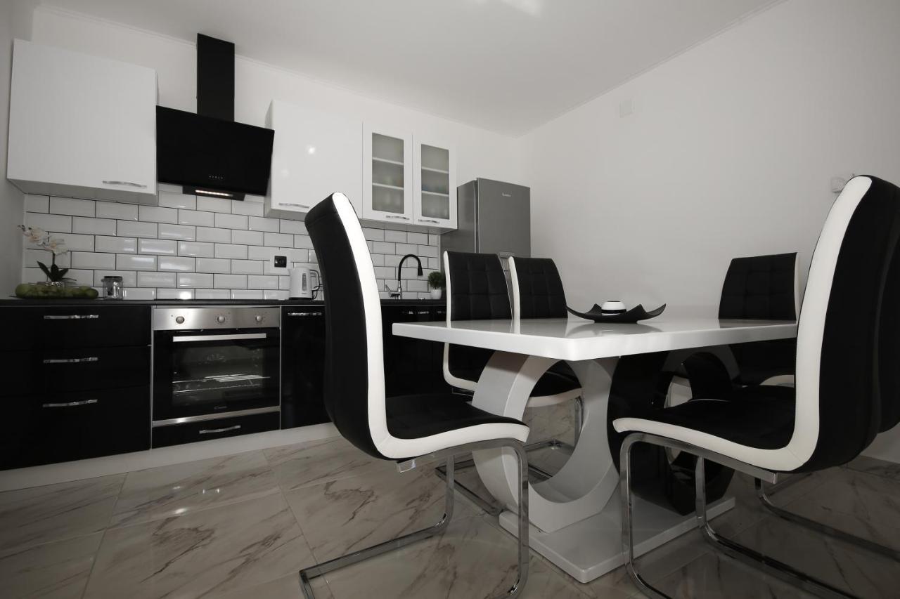 Apartments Sweet Home โอโทชาส ภายนอก รูปภาพ